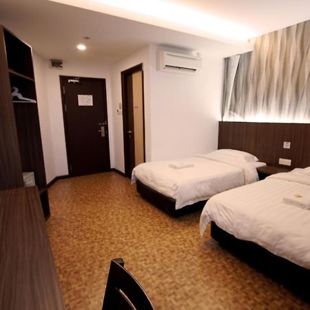 Pavilion Inn Miri Kültér fotó